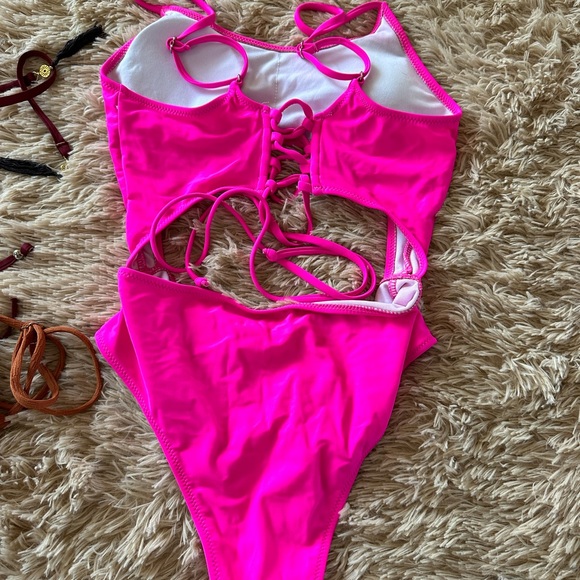Pink bathing suit - Picture 3 of 4